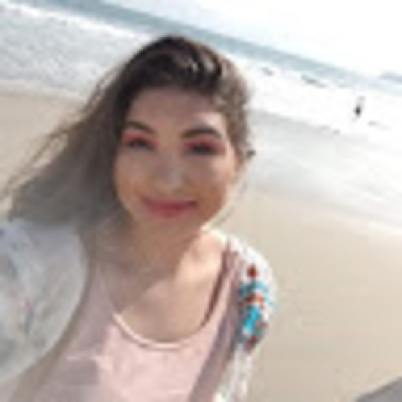 Profile Picture of Victoria Devore (@v_devore) on Poshmark