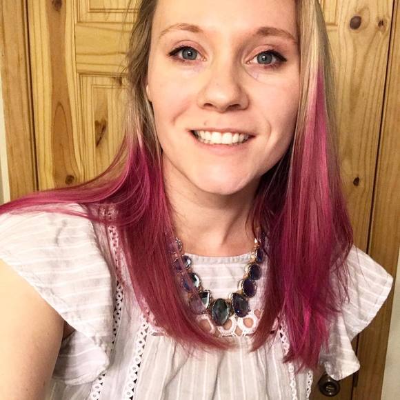 Profile Picture of Jessica Huyck (@jessy_mooker) on Poshmark