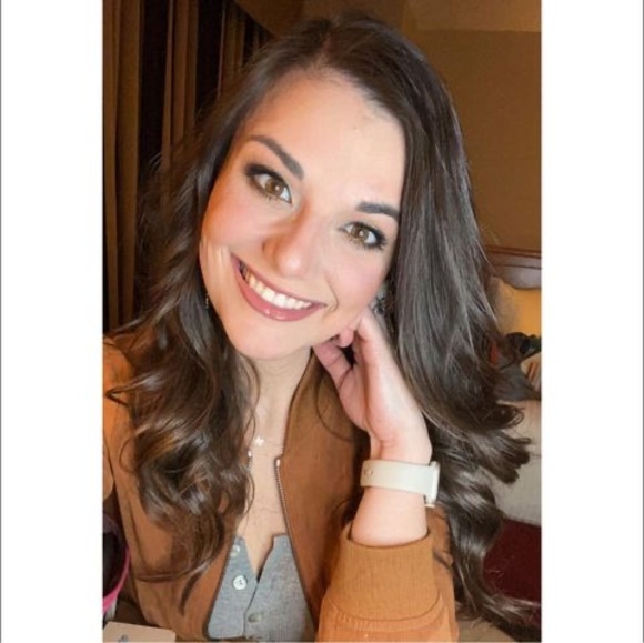 Profile Picture of Alexis Windham (@lexwindham11) on Poshmark