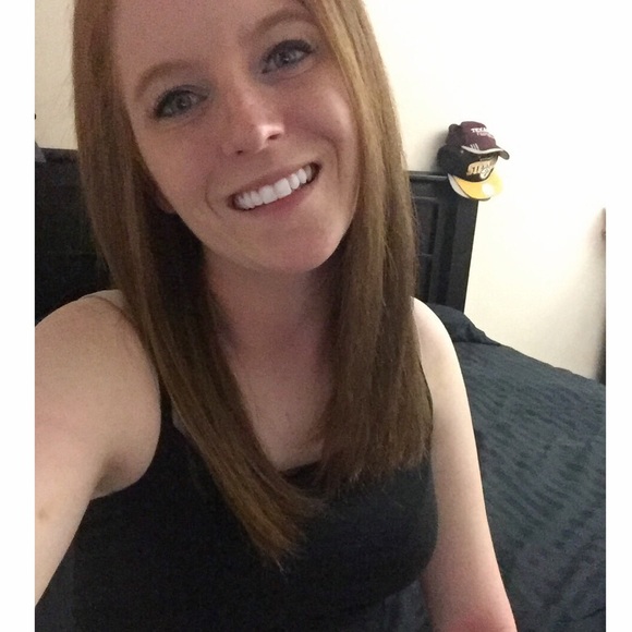 Profile Picture of Alecia Shaw (@aleciashaw) on Poshmark