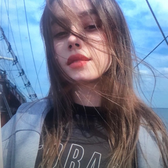 Profile Picture of Laura Walters (@williamcall560) on Poshmark