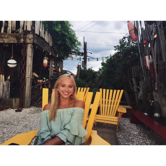 Profile Picture of Izzy Hinckley (@izzy_hinckley) on Poshmark