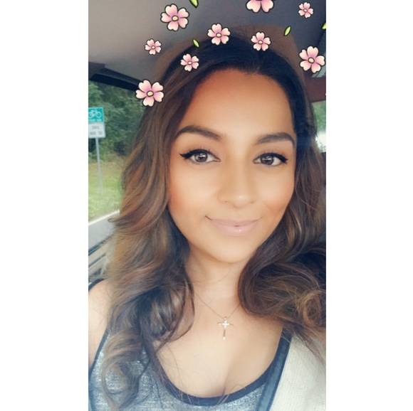 Profile Picture of Christina Contreras (@lareynatina12) on Poshmark