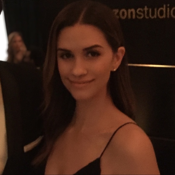 Profile Picture of Arielle Goeckner (@angoeckner) on Poshmark