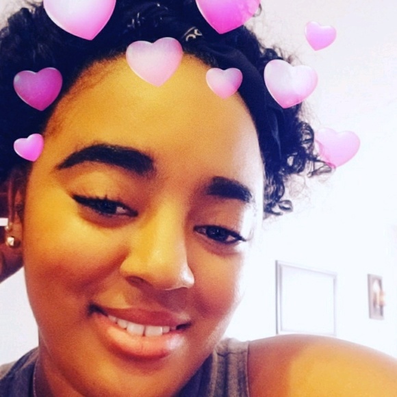 Profile Picture of Elisha Jones (@elisha_thompson) on Poshmark