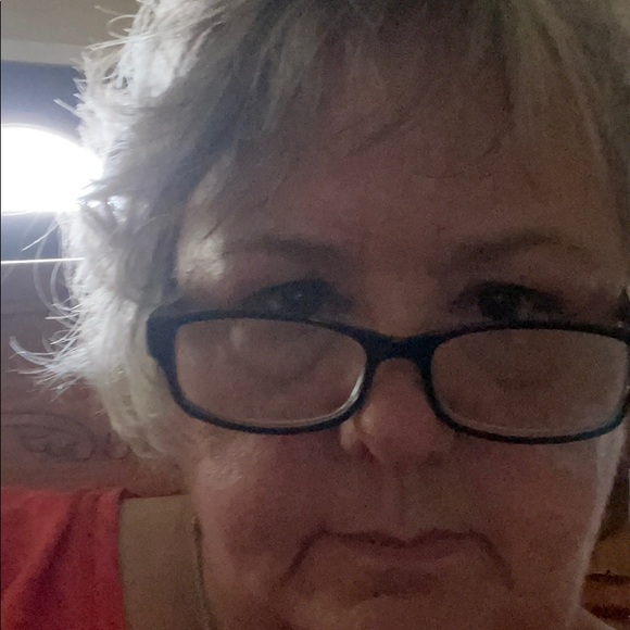 Profile Picture of Pam Laubscher (@laubscherpam) on Poshmark