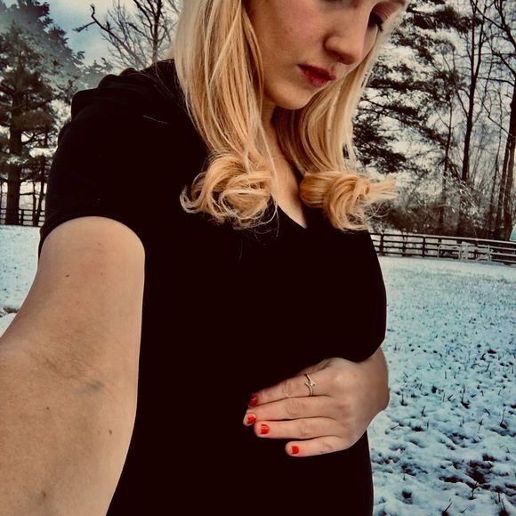 Profile Picture of Sabrina Nicholas (@sabnicholas) on Poshmark