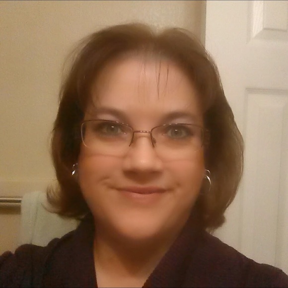 Profile Picture of Stacie Parrish (@staciejoi) on Poshmark