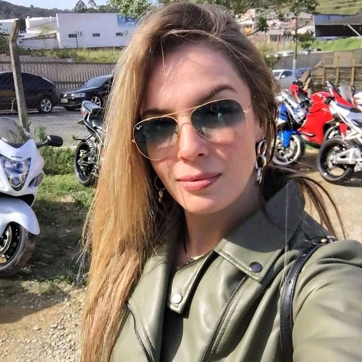 Profile Picture of lori deckert (@delori121) on Tiktok