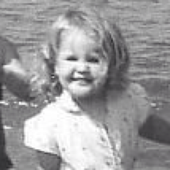 Profile Picture of Roberta Murphy (@robertarae) on Poshmark