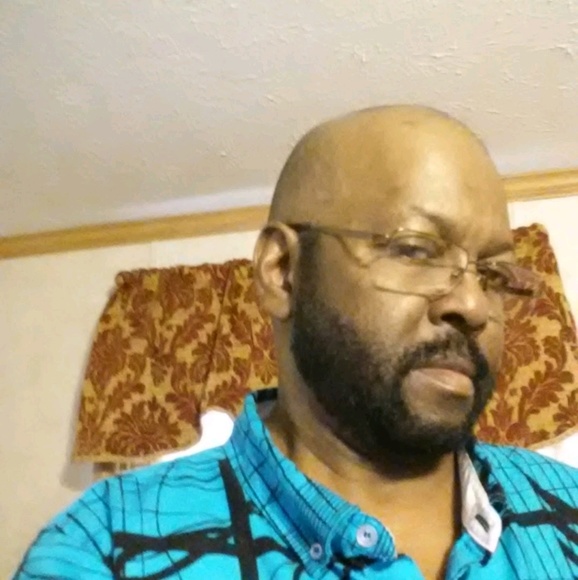 Profile Picture of Daniel Jasper (@danieljasper) on Poshmark