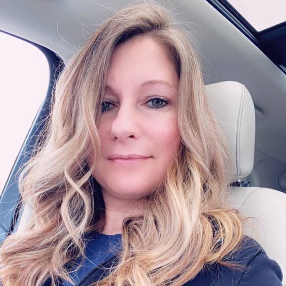 Profile Picture of May Harlander (@mayy761) on Poshmark