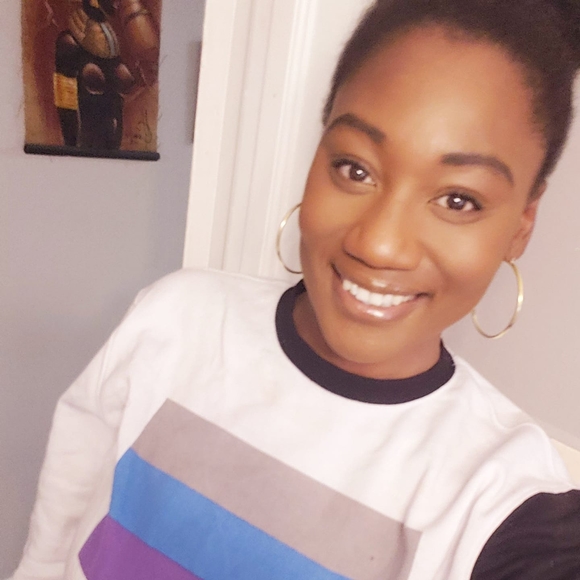 Profile Picture of Azzia Easey (@azzia_easey) on Poshmark