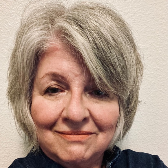 Profile Picture of Ann Steppe (@steppeitup) on Poshmark