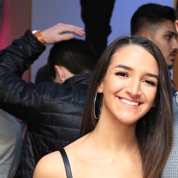 Sarah Weides - Poshmark Profile Picture of Sarah Weides (@saraheweides) on Poshmark