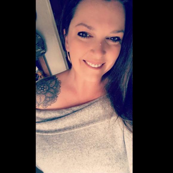 Profile Picture of Lindsey Walker (@lucky_lindsey2) on Poshmark