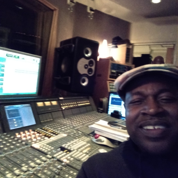 Profile Picture of James Copeland (@jamescopelan339) on Poshmark