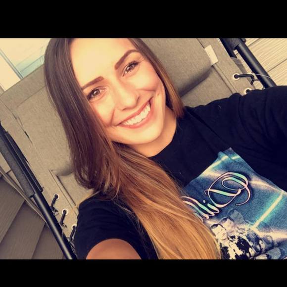 Profile Picture of Jordin Splittstoesser (@jordinmarie433) on Poshmark