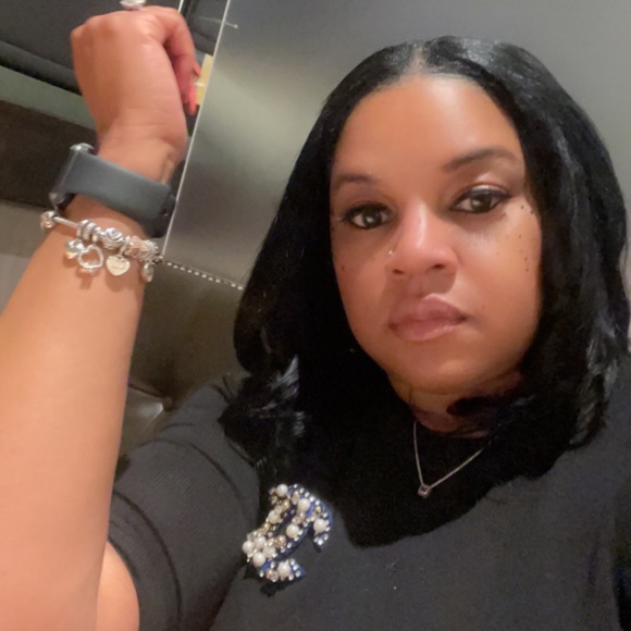 Profile Picture of Lorna Stubbs (@lornastubbs) on Poshmark
