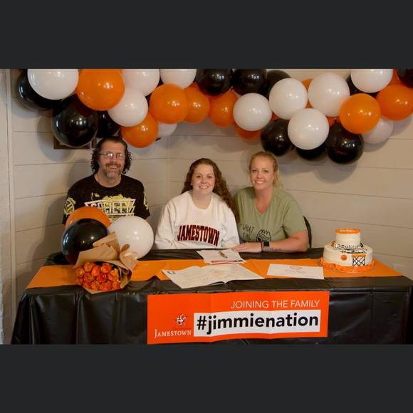 Profile Picture of Madison Pigman (@pigmamad) on Poshmark