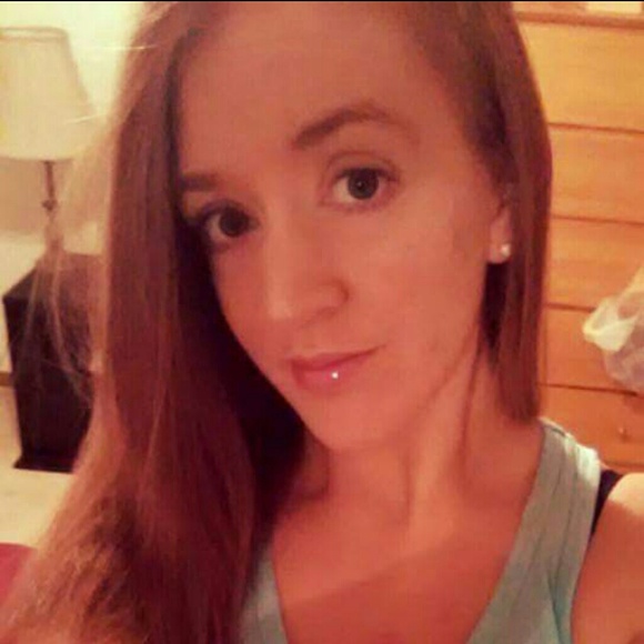 Profile Picture of Kaylee Sharp (@kaylee_sharp) on Poshmark