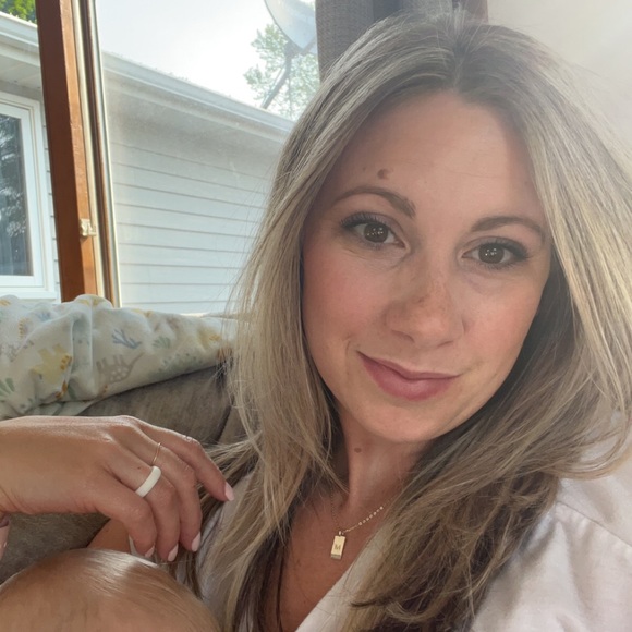 Profile Picture of Alyssa Carriere (@alynnc1992) on Poshmark