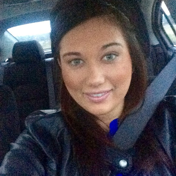 Profile Picture of Amanda Adams (@aadams11290) on Poshmark