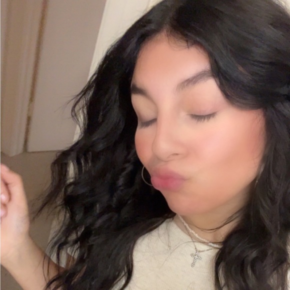 Profile Picture of Lexi Saloom (@lexisaloom) on Poshmark