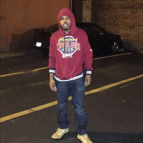 Profile Picture of Chris Pettit (@cpdwayne) on Poshmark