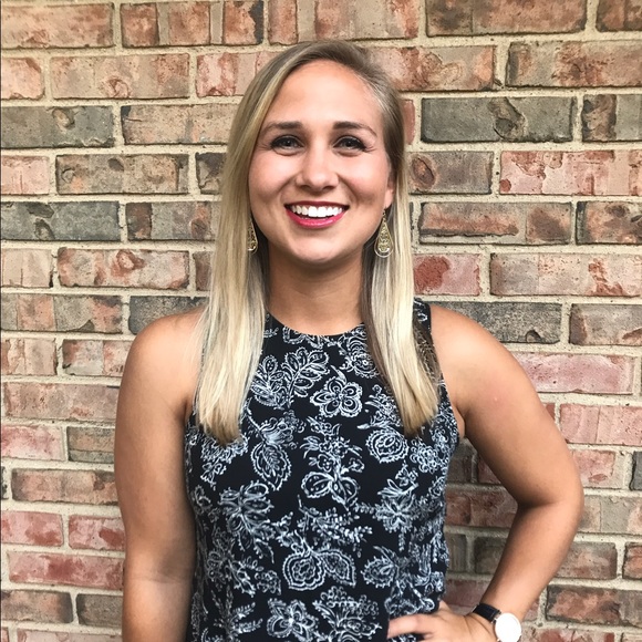 Profile Picture of Kelli Kinzig (@kellikinzig) on Poshmark