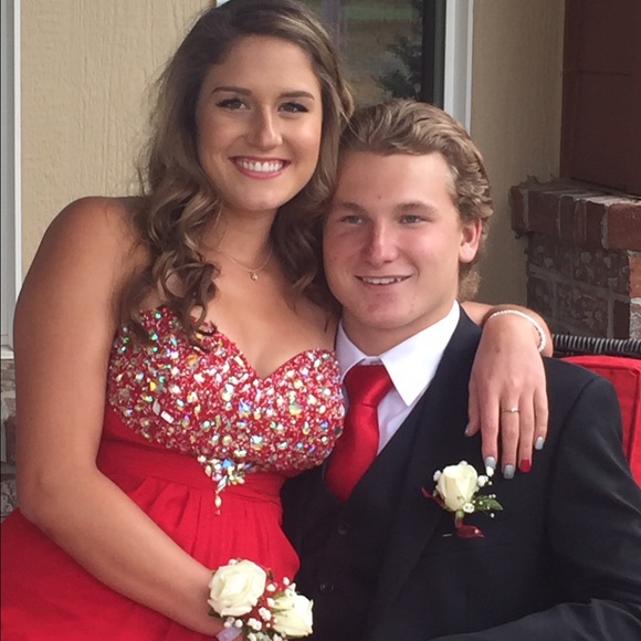 Mckenna Gubanich - Poshmark Profile Picture of Mckenna Gubanich (@mckennagubanich) on Poshmark