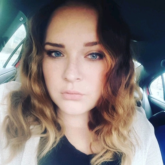 Profile Picture of Chantel Lowe (@chantelm910) on Poshmark