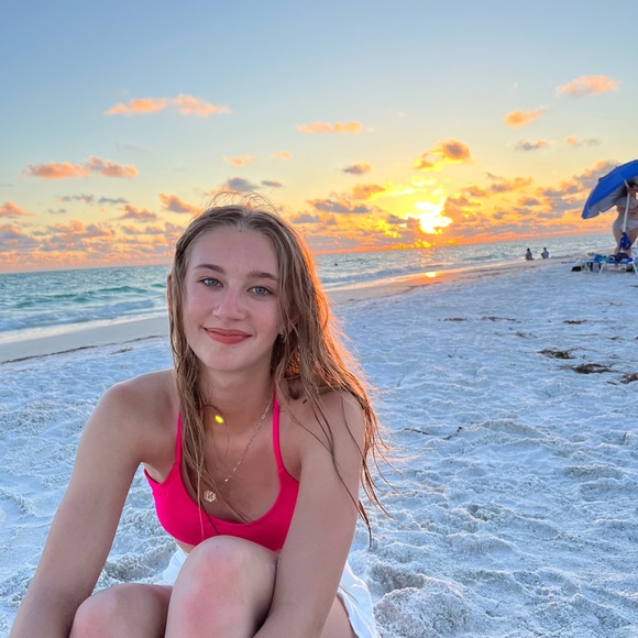 Profile Picture of Kadyn Kimpling (@kadkimp) on Poshmark