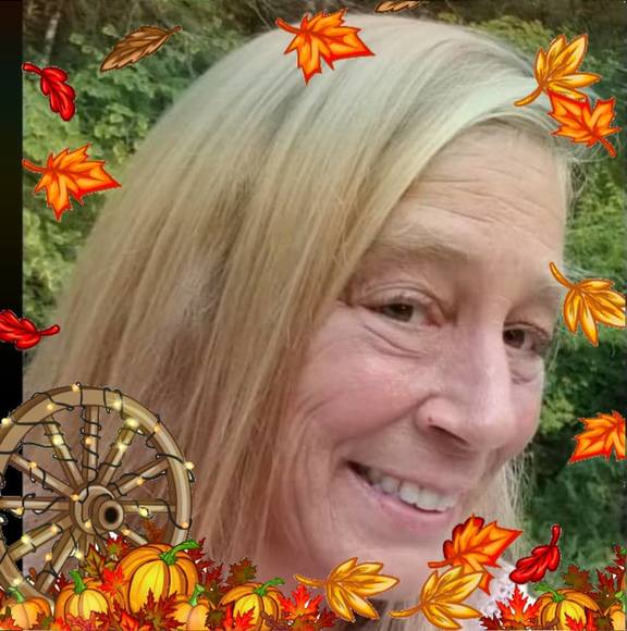 Profile Picture of Karen Sarnowski (@ksarnowski) on Poshmark