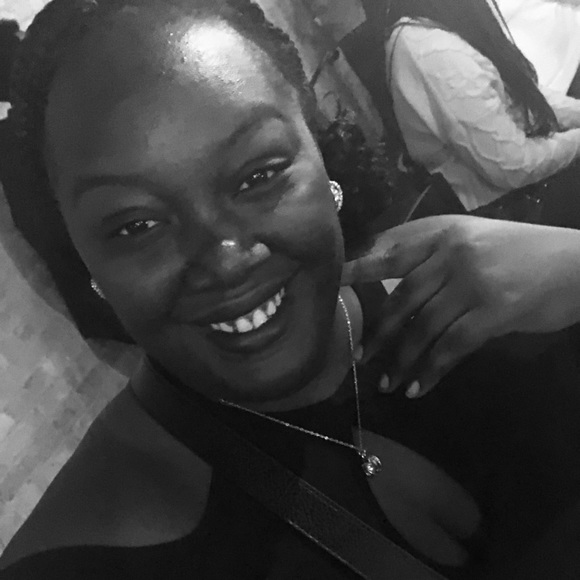 Profile Picture of Jamelia Hall (@meliabelia) on Poshmark