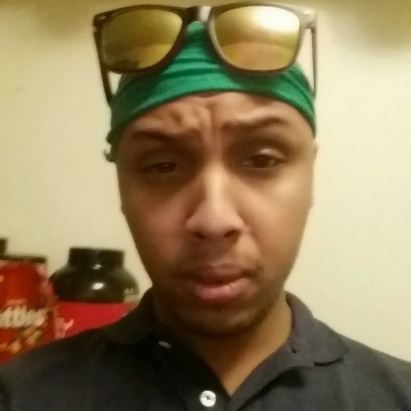 Profile Picture of Alex Winder (@alxwinder2) on Poshmark