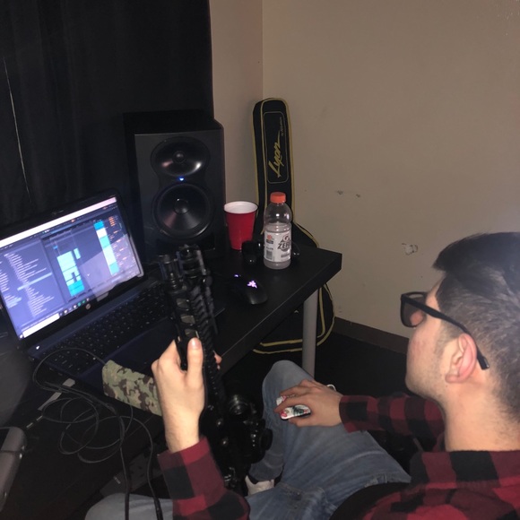 Profile Picture of Danny Hurmasu (@dannyhurmasu) on Poshmark