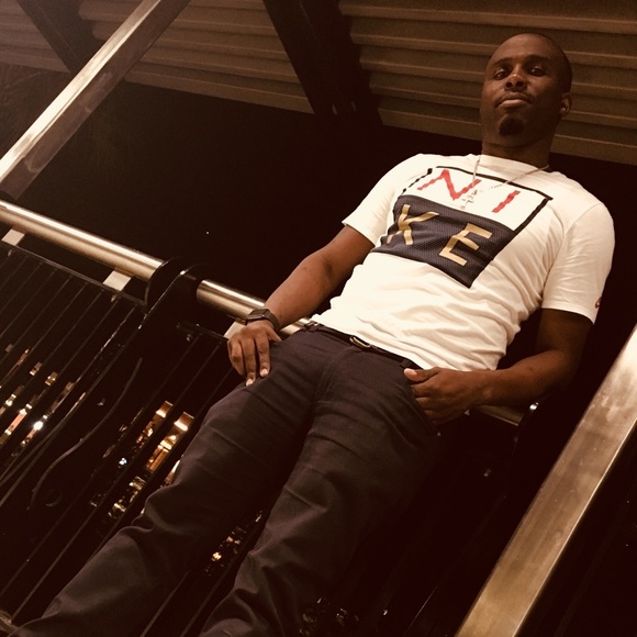 Profile Picture of Thomas Wright (@mrwright88) on Poshmark