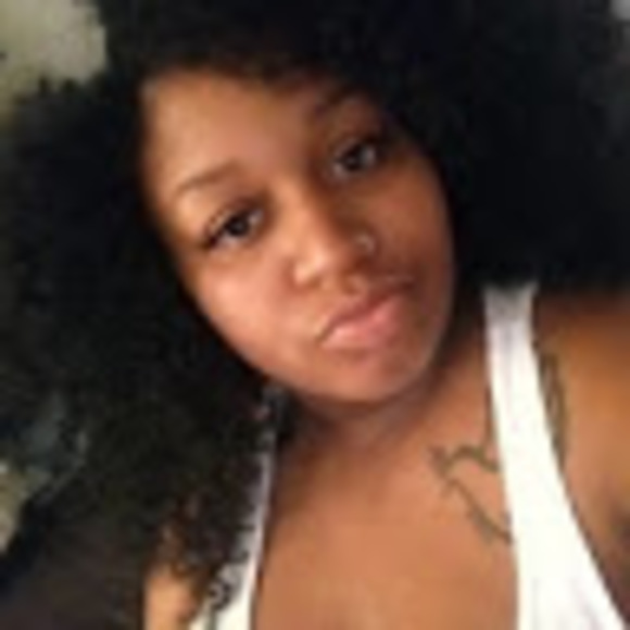Profile Picture of Janae Rutledge (@janaerutledge) on Poshmark