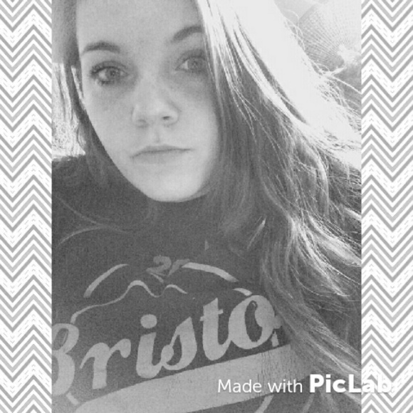 Profile Picture of Katelyn Knox (@kateelynn14) on Poshmark