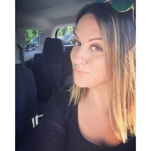 Profile Picture of Leslie Benack (@leslie742) on Poshmark