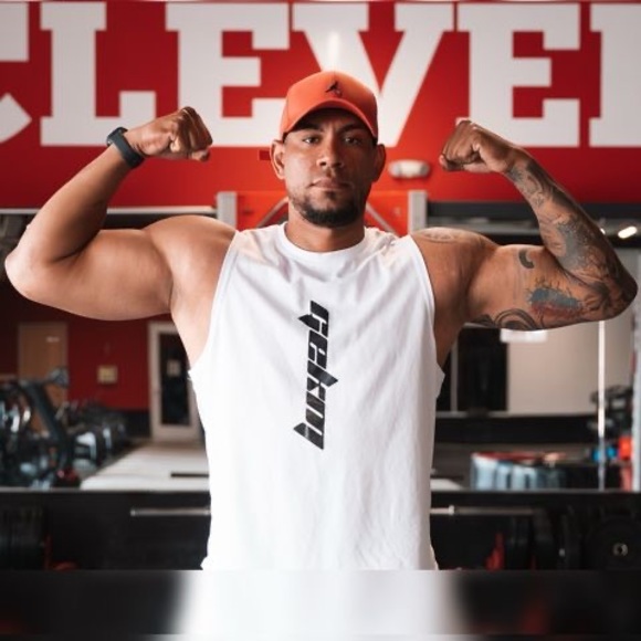 Profile Picture of José Mayo (@josemayo27) on Poshmark