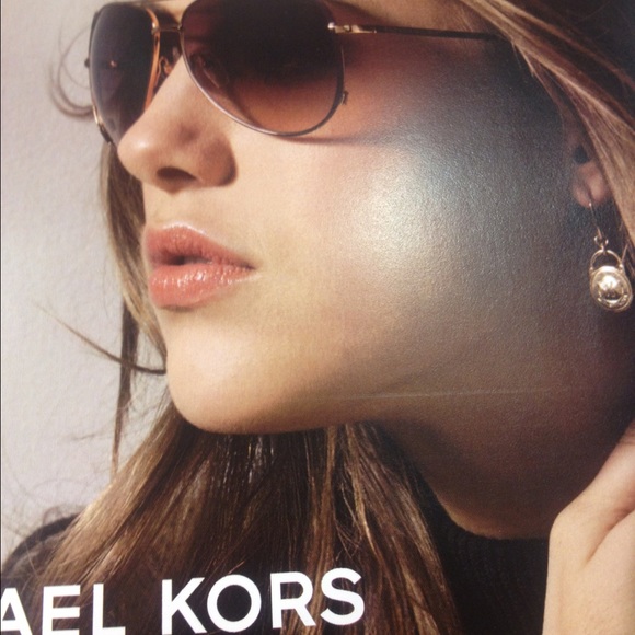 Profile Picture of Kelly Bicksler (@kellybix) on Poshmark