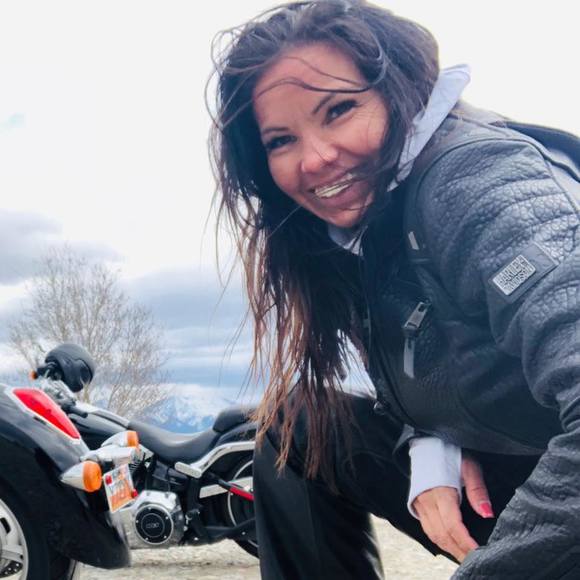 Profile Picture of Anahi n jon Preston (@akmuntz) on Poshmark