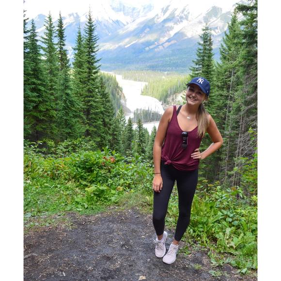 Profile Picture of Jesseca Beals (@jessecabeals) on Poshmark
