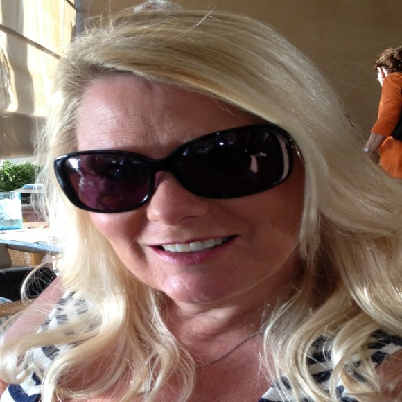 Profile Picture of Rhonda Struble (@rhondastruble) on Poshmark