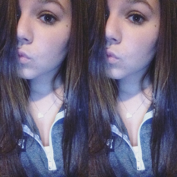 Profile Picture of Haley Ackerman (@ackerman_13) on Poshmark