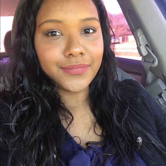 Profile Picture of Amber Robles (@elijahjune) on Poshmark