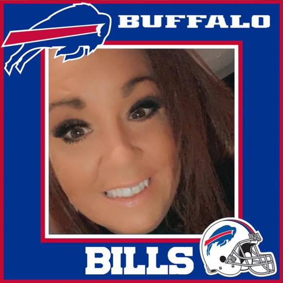 Profile Picture of Alicia Heater (@lala11211121) on Poshmark