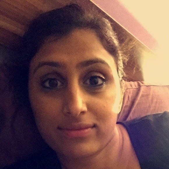 Profile Picture of Nida Siddiqui (@diia85) on Poshmark